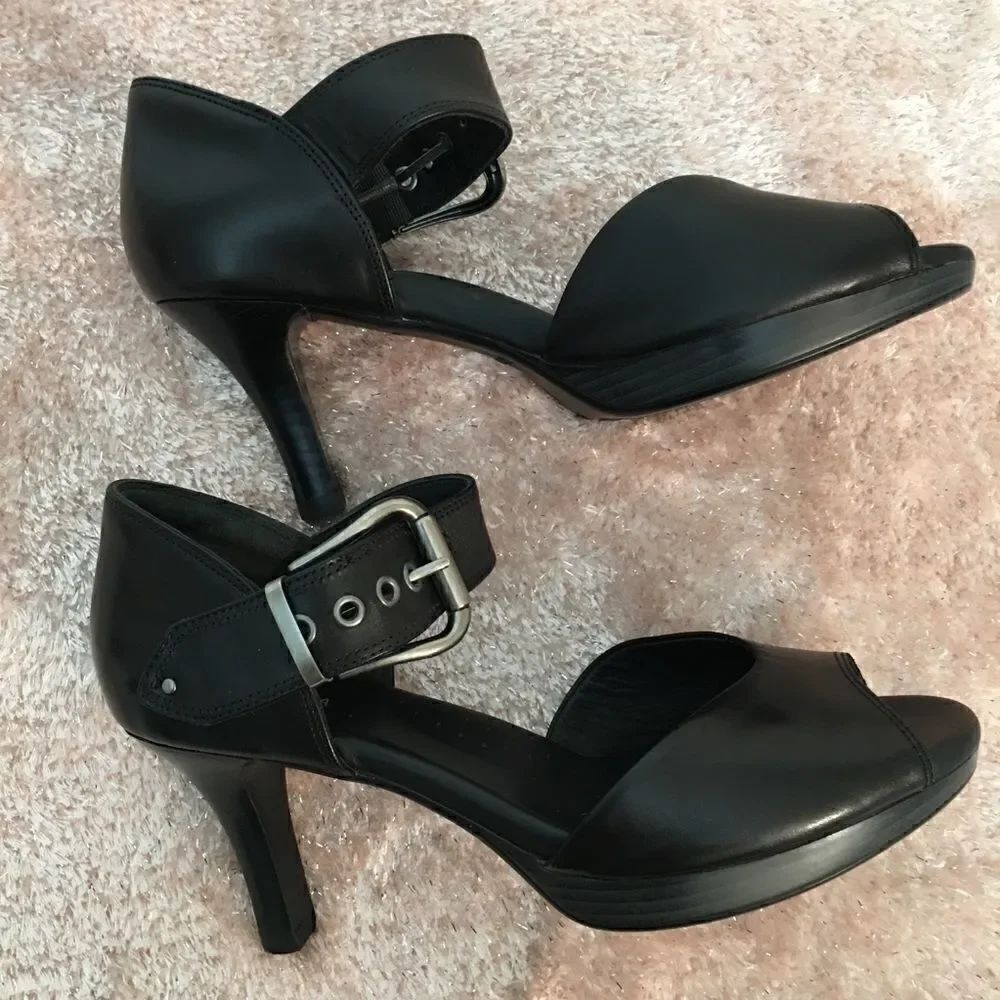 Leather oversized buckle strap peep toe heels! EXTREME COMFORT